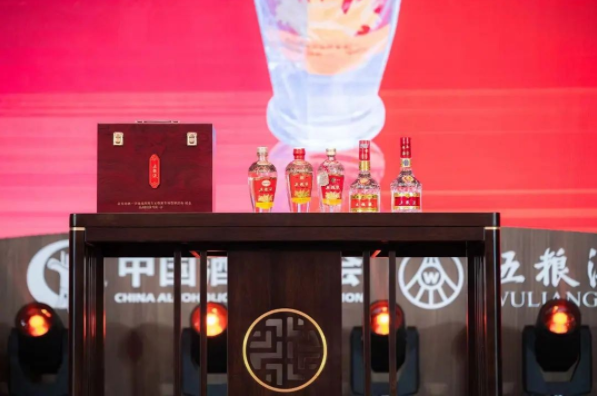 五糧液“陳年白酒戰略”持續升級 啟動全國巡展